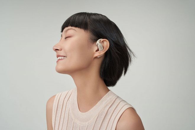 一群年轻人和AI一起工作造出老外追着买的中国耳机